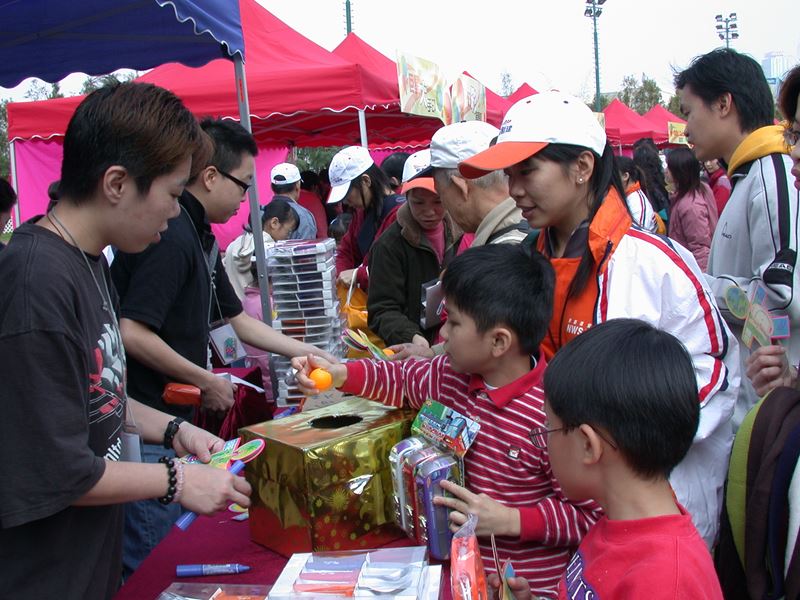 Caring theme surrounded NWS Holdings' Sports Fun Day 2005 (Chinese version only)