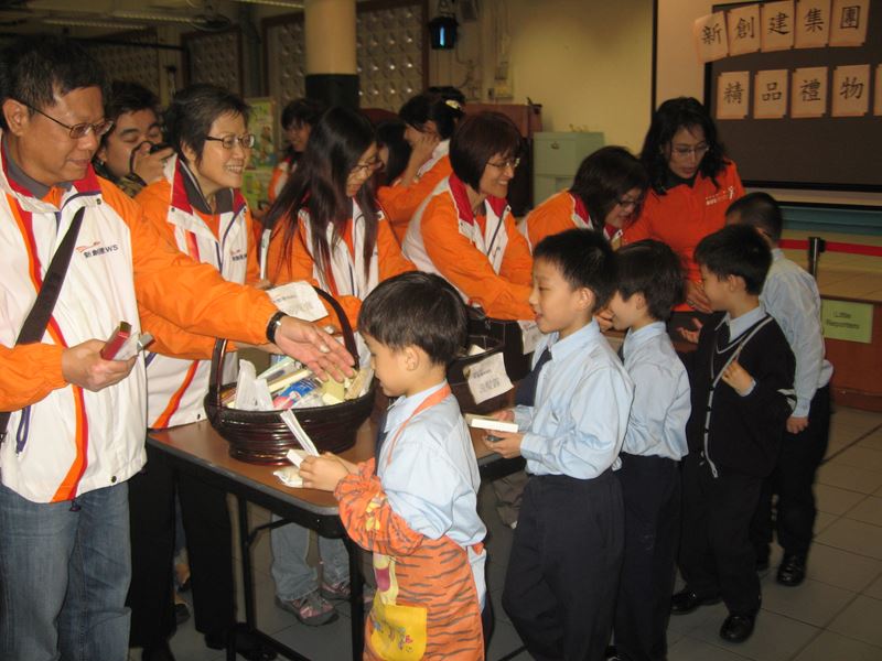 Collected over 1,000 toiletries for poor students (Chinese version only)