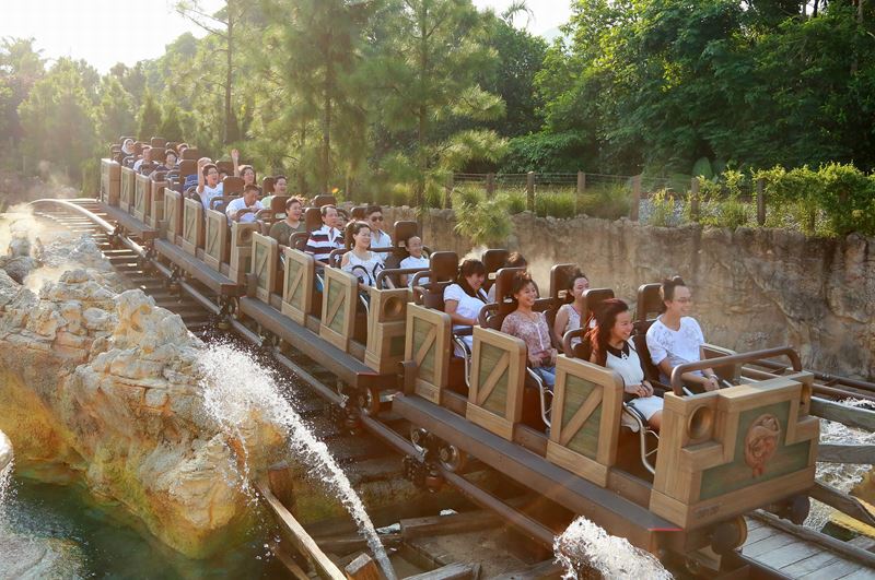 NWS Holdings organises theme park outing to promote family-friendly practices