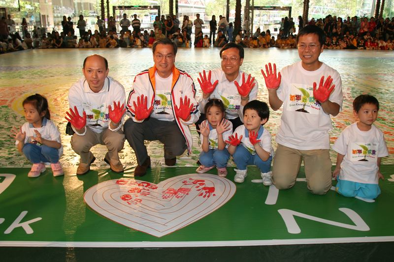 Green Kindergarten Network kicked offwith world-record-breaking handprint painting by 3,000 children